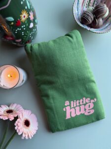 Hug-Green