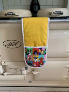 PUP-GOES-THE-EASEL-OVEN-GLOVES